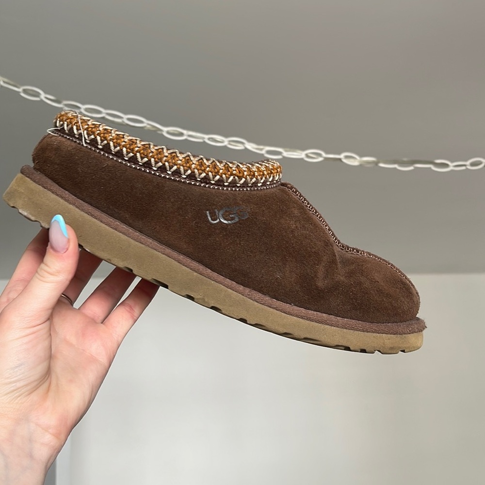 USED Women’s brown UGGs slippers, used